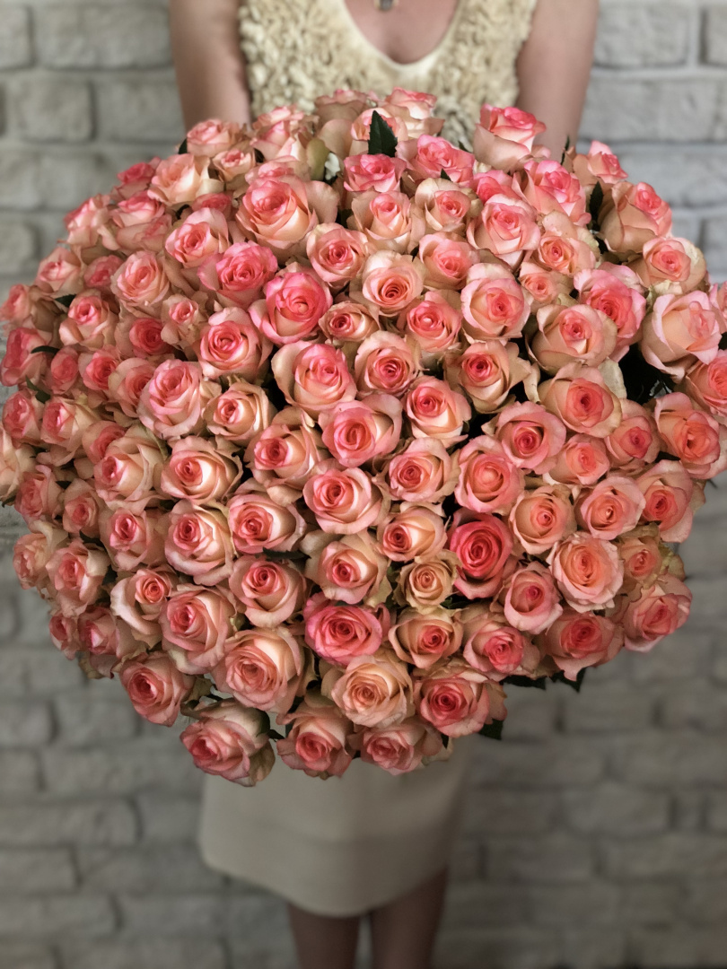 101 бело-красная уральская роза 70 см