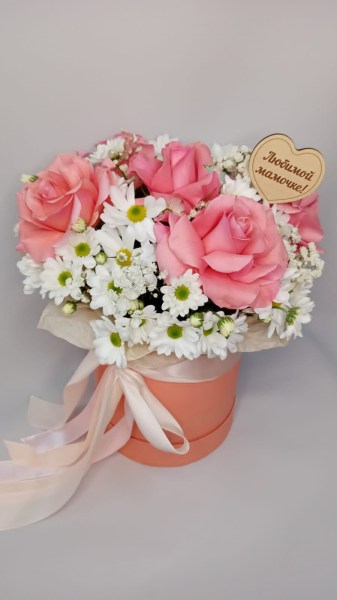 коробка из роз и хризантем