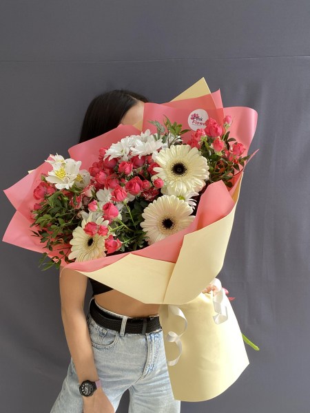 Купить букет цветов из кустовых роз, хризантем и фисташки в Екатеринбурге с  доставкой круглосуточно | Pink Flower